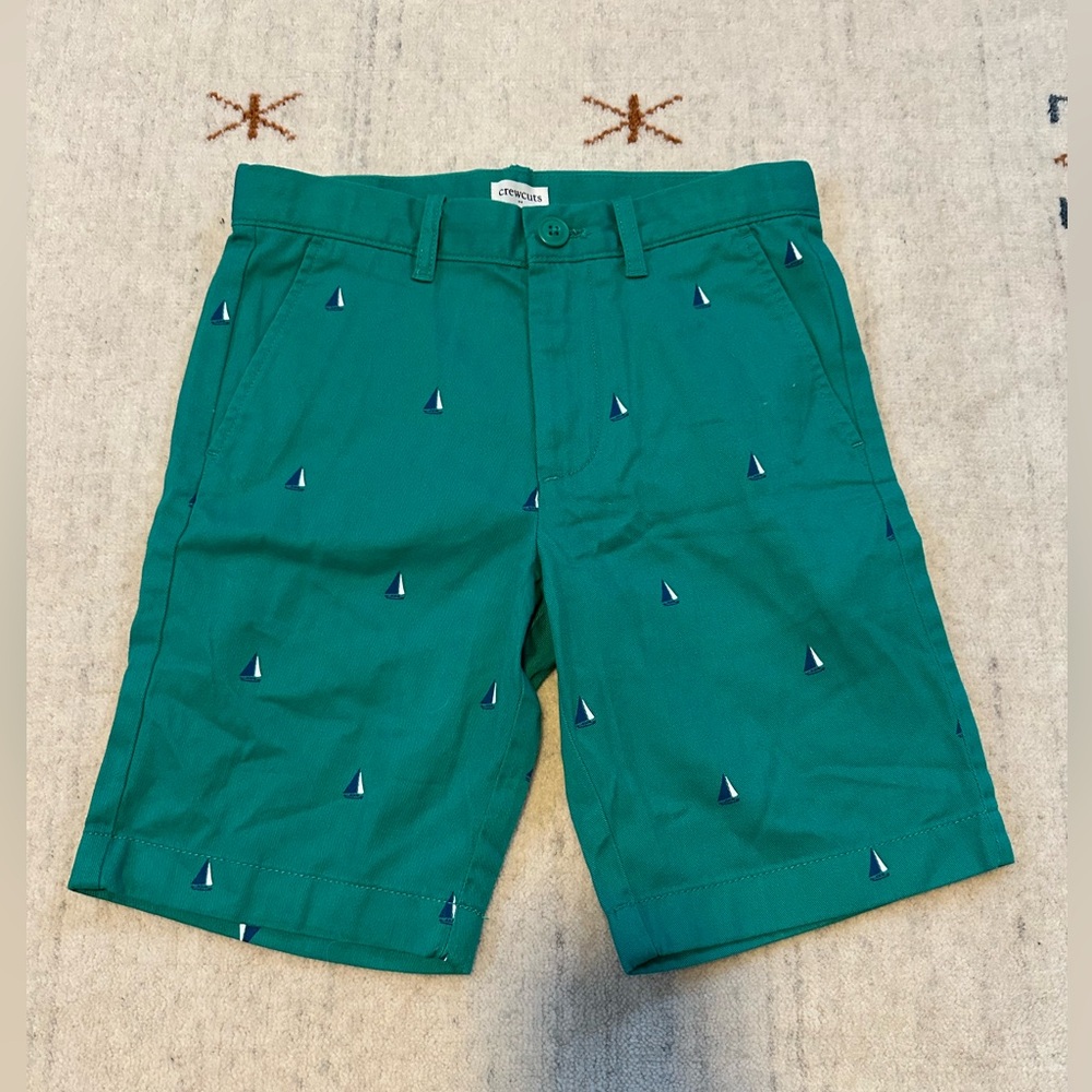 NWT Crewcuts green sailboat shorts, size 8